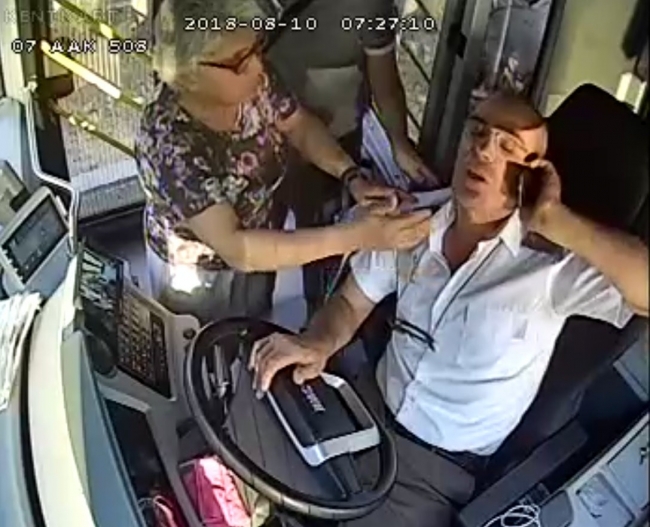 Otobüs şoförü direksiyon başında kalp krizi geçirdi